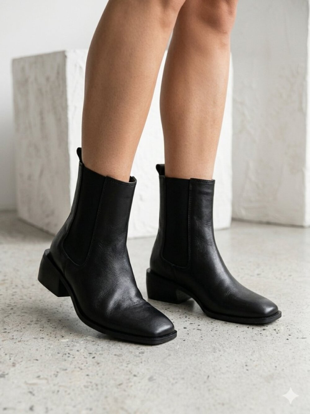 NWOT Coconuts by Matisse Effie Black Leather Square Toe Chelsea Boots Size 7